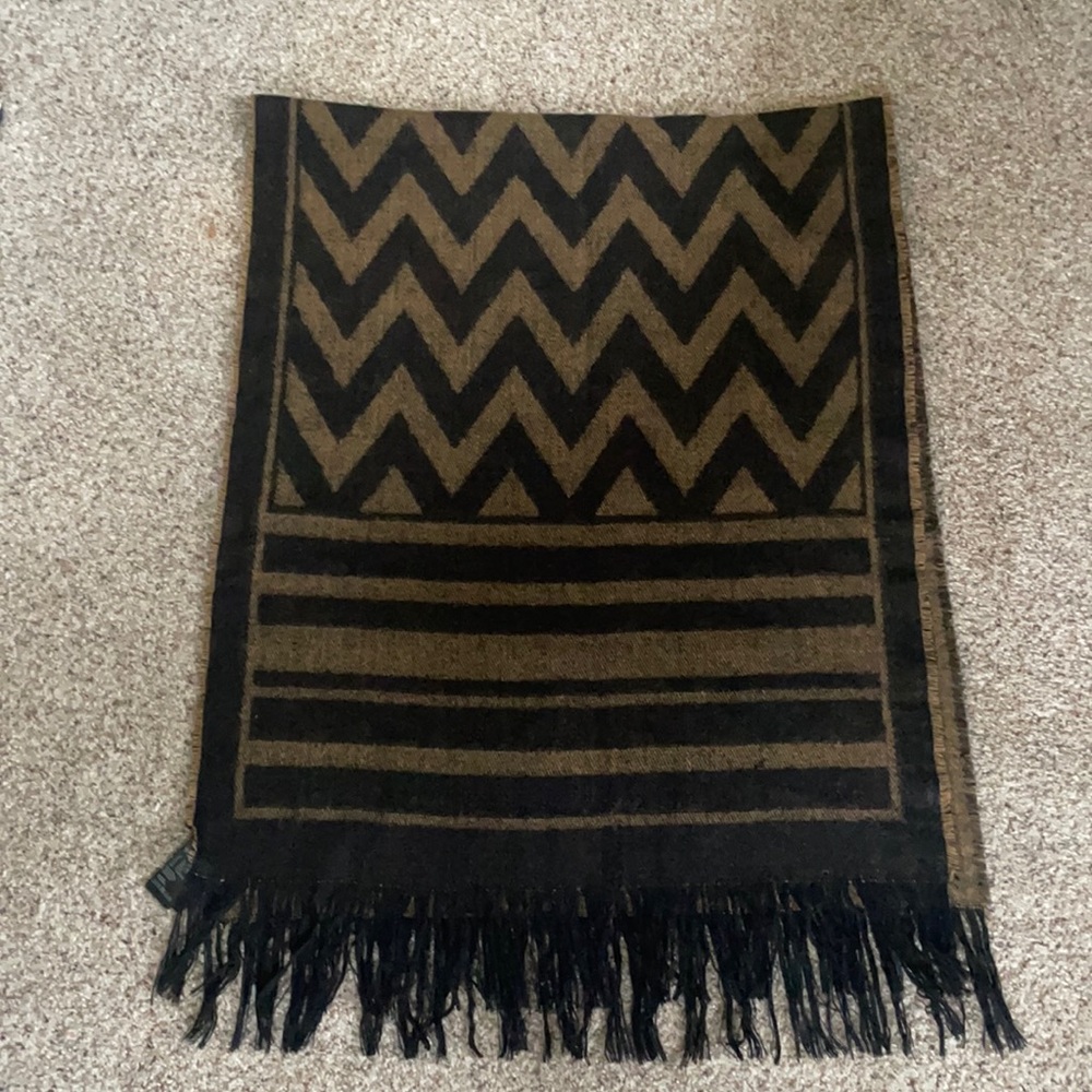 🛒 CLEARANCE H&M Acrylic Knit Wrap